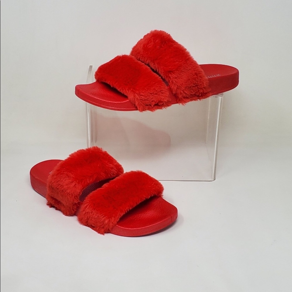Bamboo Red Faux Fur Slide new in box